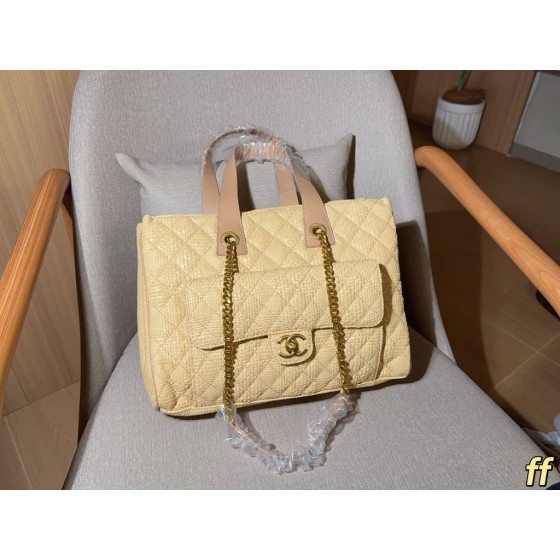 Chanel Raffia straw tote bag
